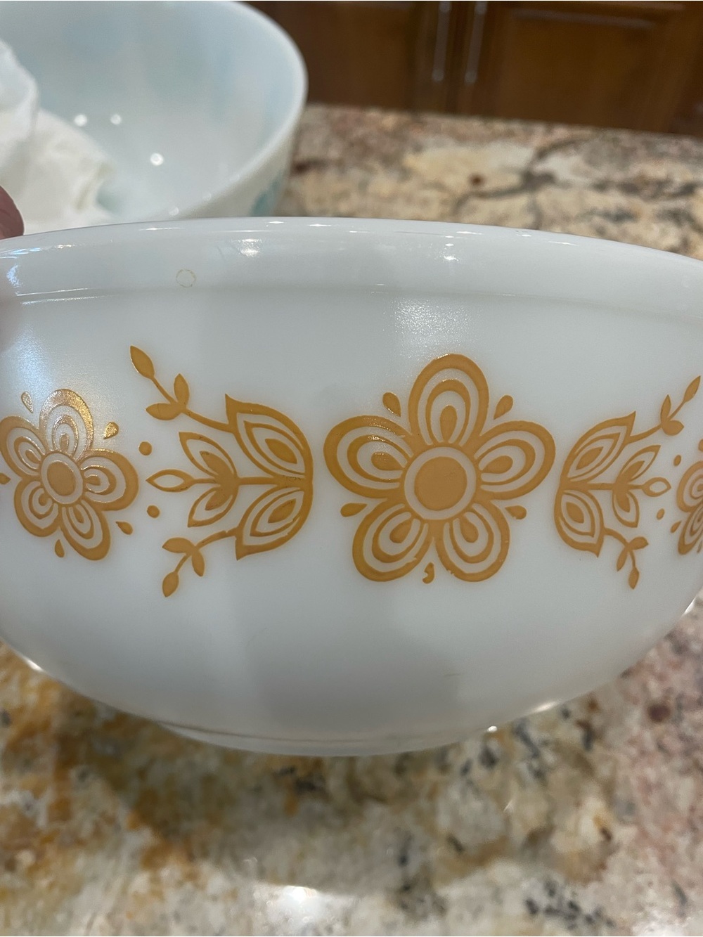 Vintage Pyrex 404 Mixing Bowl with Gold on white Butterfly pattern - Picture 2 of 14